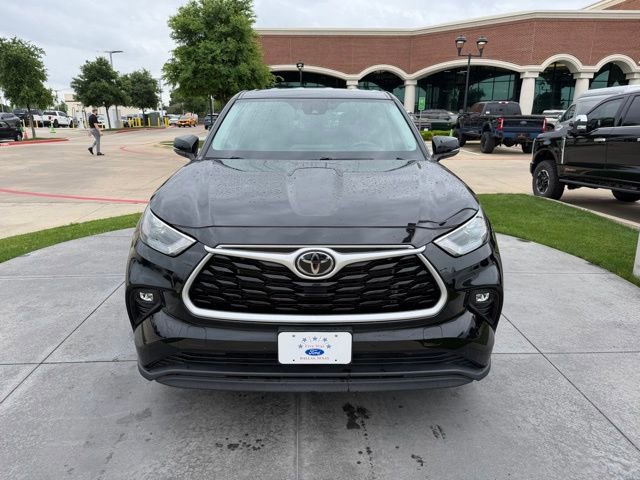 Used 2023 Toyota Highlander LE FWD image 5