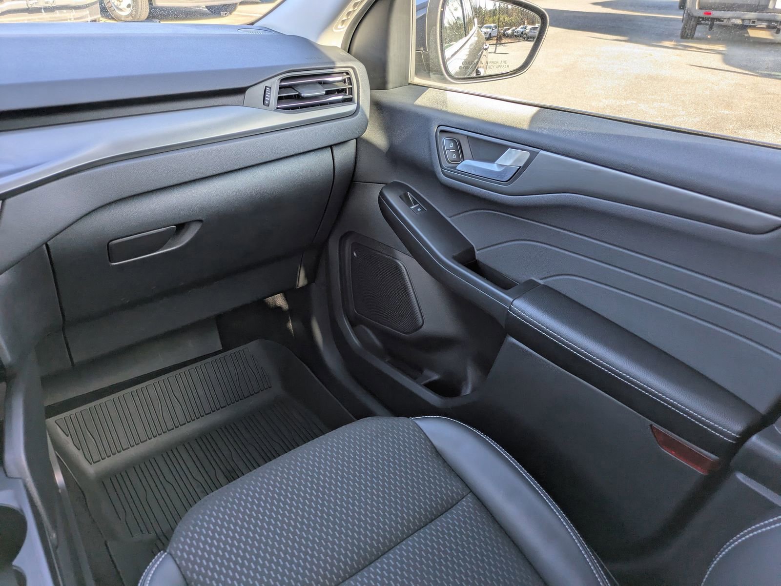 Certified 2025 Ford Escape SE image 16