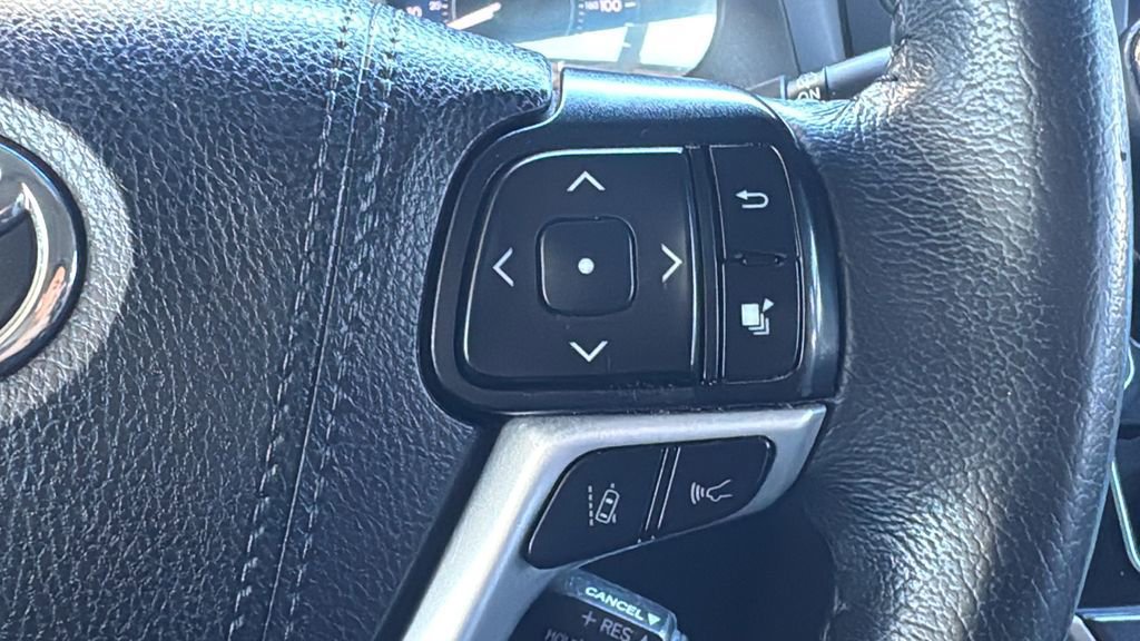 Used 2020 Toyota Sienna XLE w/ XLE Navigation Package image 13