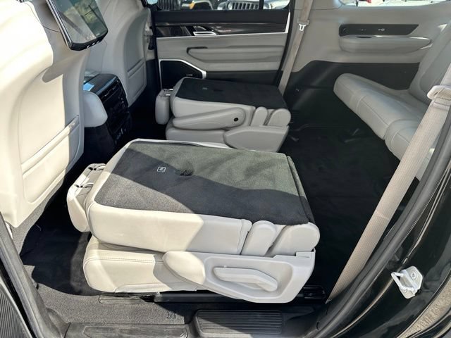 Used 2022 Jeep Wagoneer Series III w/ Convenience Group I AWD/4WD image 15