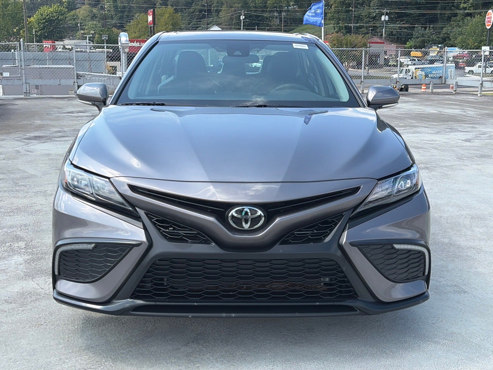 Used 2024 Toyota Camry SE FWD image 5