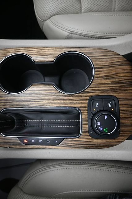 Used 2019 GMC Acadia Denali w/ Technology Package FWD image 18