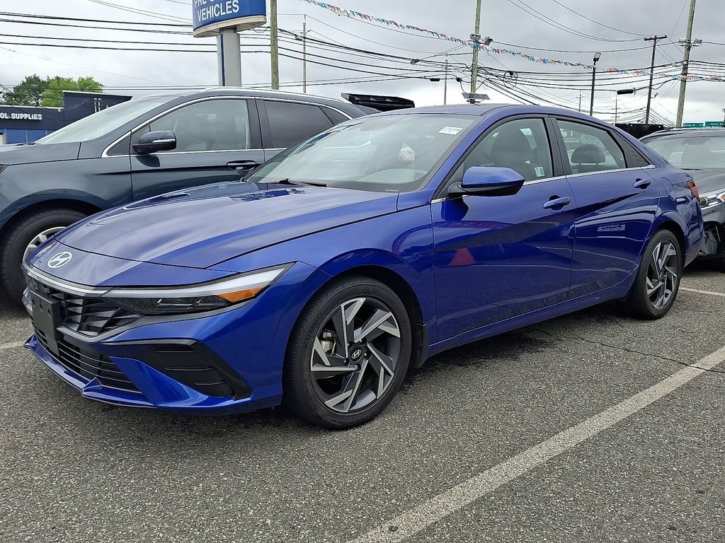 Used 2024 Hyundai Elantra SEL w/ Convenience Package
