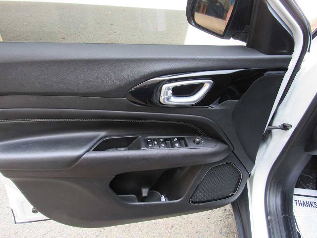 Used 2023 Jeep Compass Latitude w/ Convenience Group AWD/4WD image 8