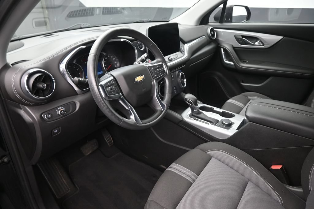 Used 2025 Chevrolet Blazer LT FWD image 18