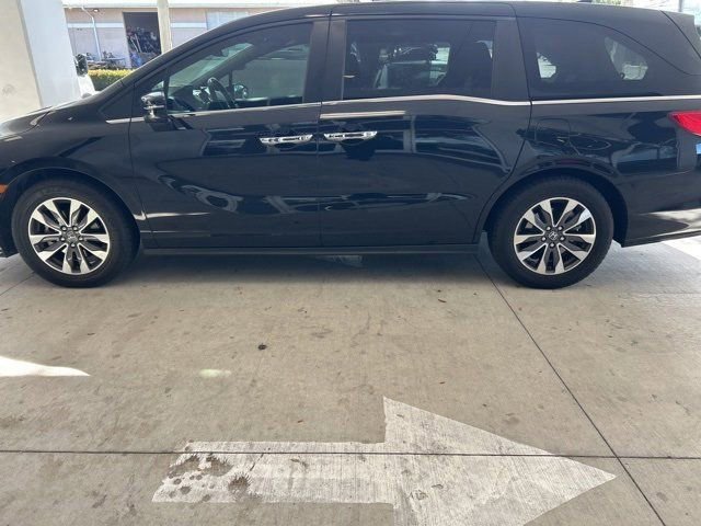 Used 2023 Honda Odyssey EX-L image 3