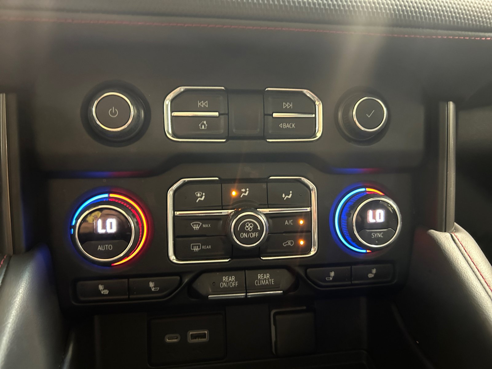 Used 2021 Chevrolet Tahoe RST w/ Luxury Package RWD image 18