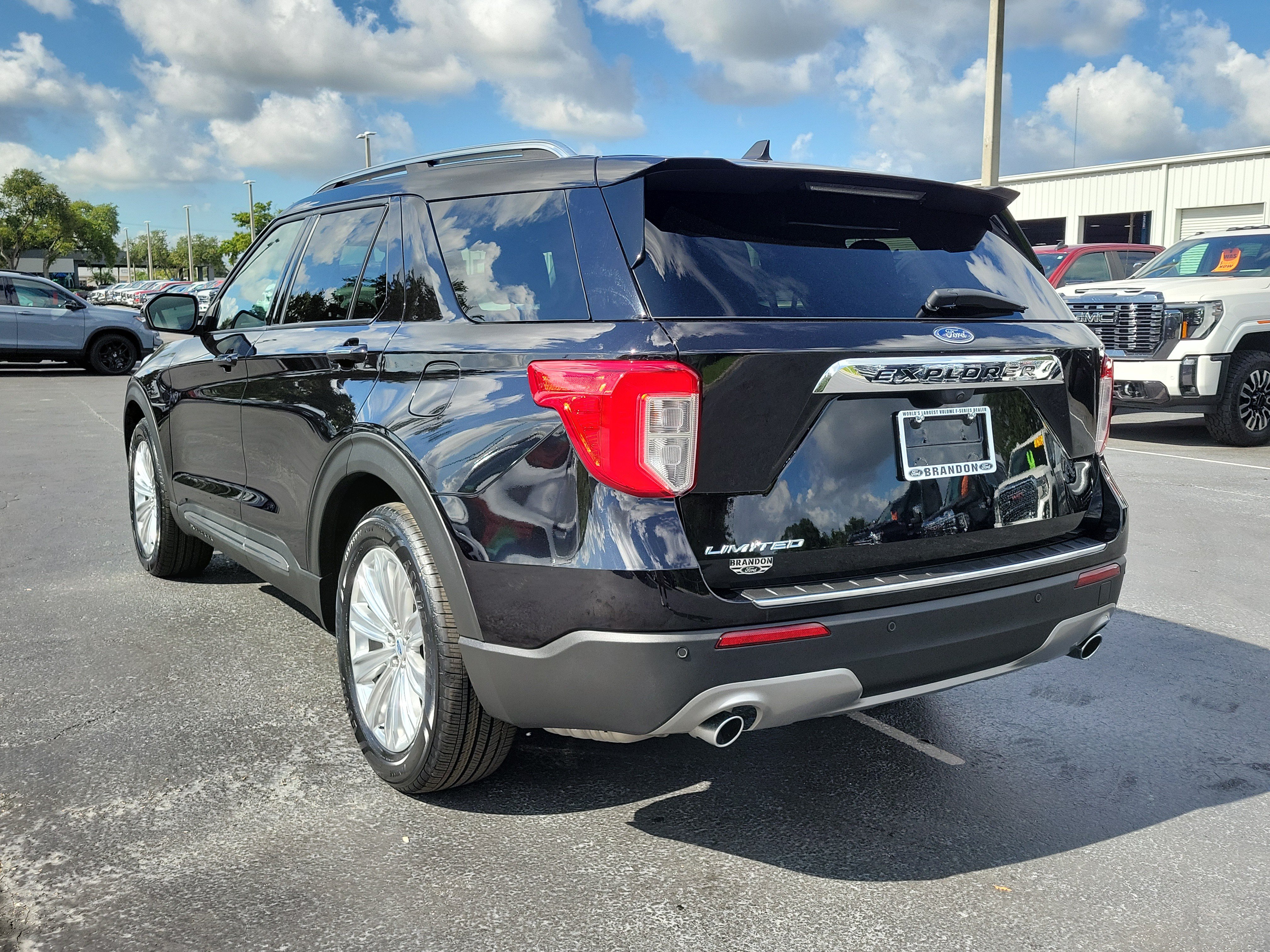 Certified 2023 Ford Explorer Limited w/ Limited Technology Package RWD image 7