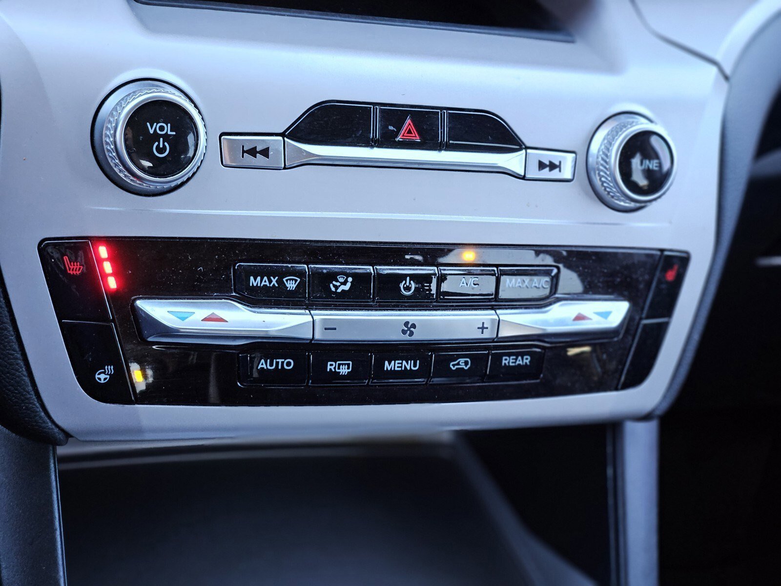 Certified 2023 Ford Explorer XLT w/ Equipment Group 202A image 23