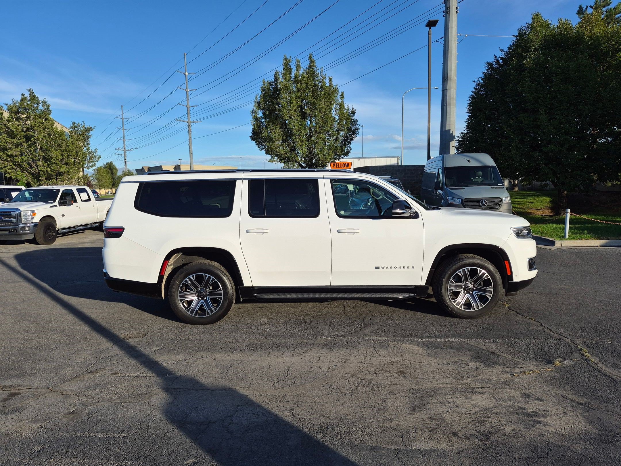 Used 2025 Jeep Wagoneer L Series II AWD/4WD image 2