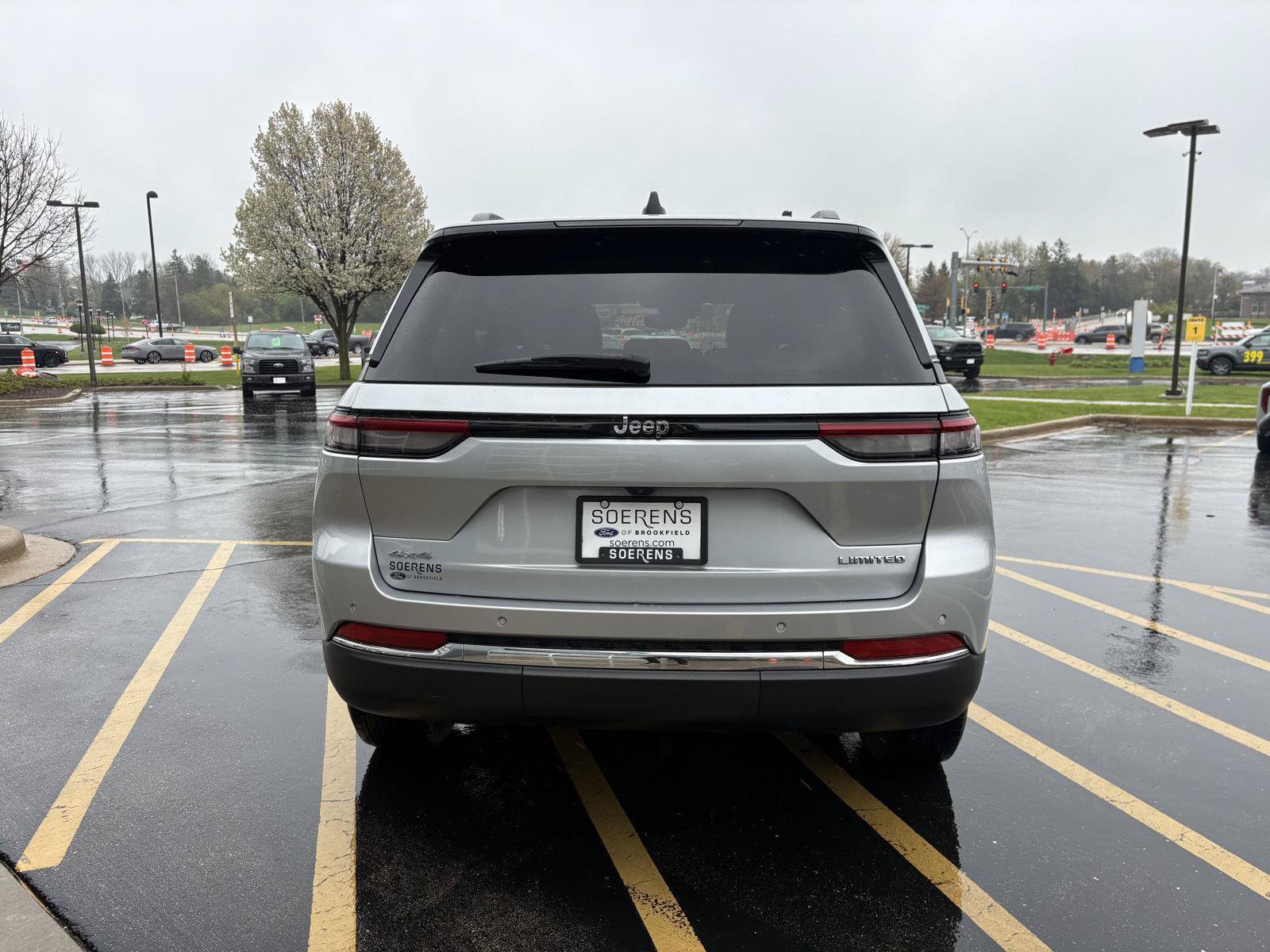 Used 2023 Jeep Grand Cherokee Limited w/ Trailer Tow Prep Group (B) AWD/4WD image 5