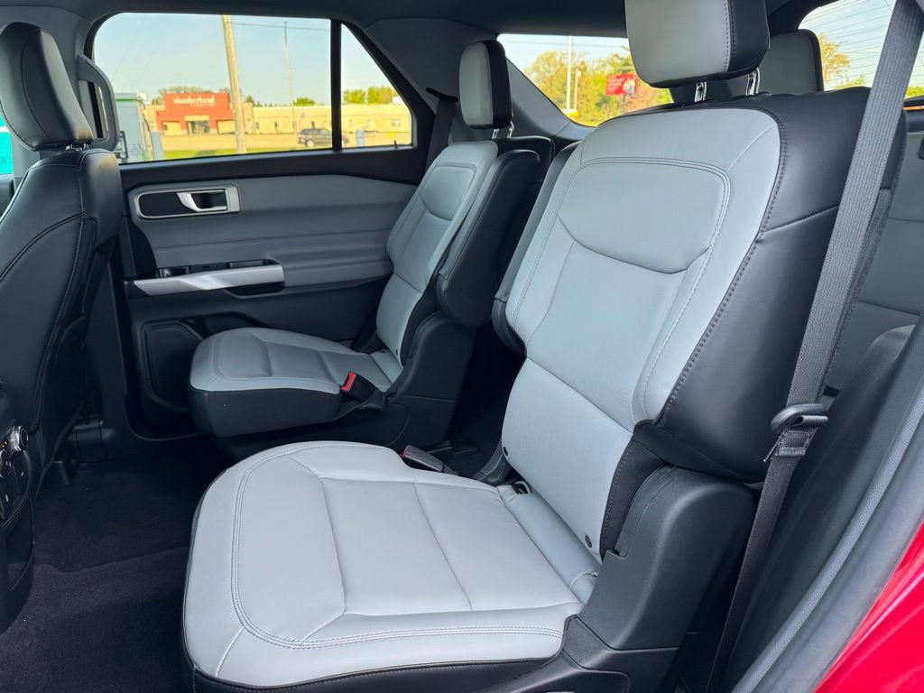 Certified 2021 Ford Explorer XLT w/ Equipment Group 202A AWD/4WD image 11
