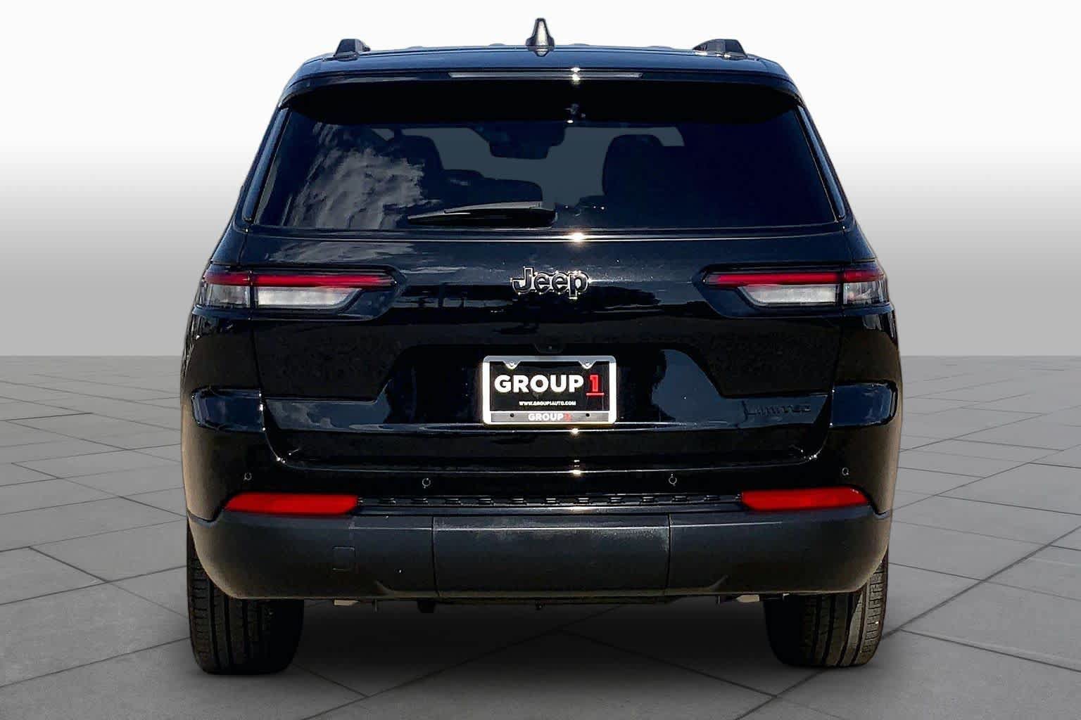 Used 2025 Jeep Grand Cherokee L Limited w/ Black Appearance Package RWD image 5