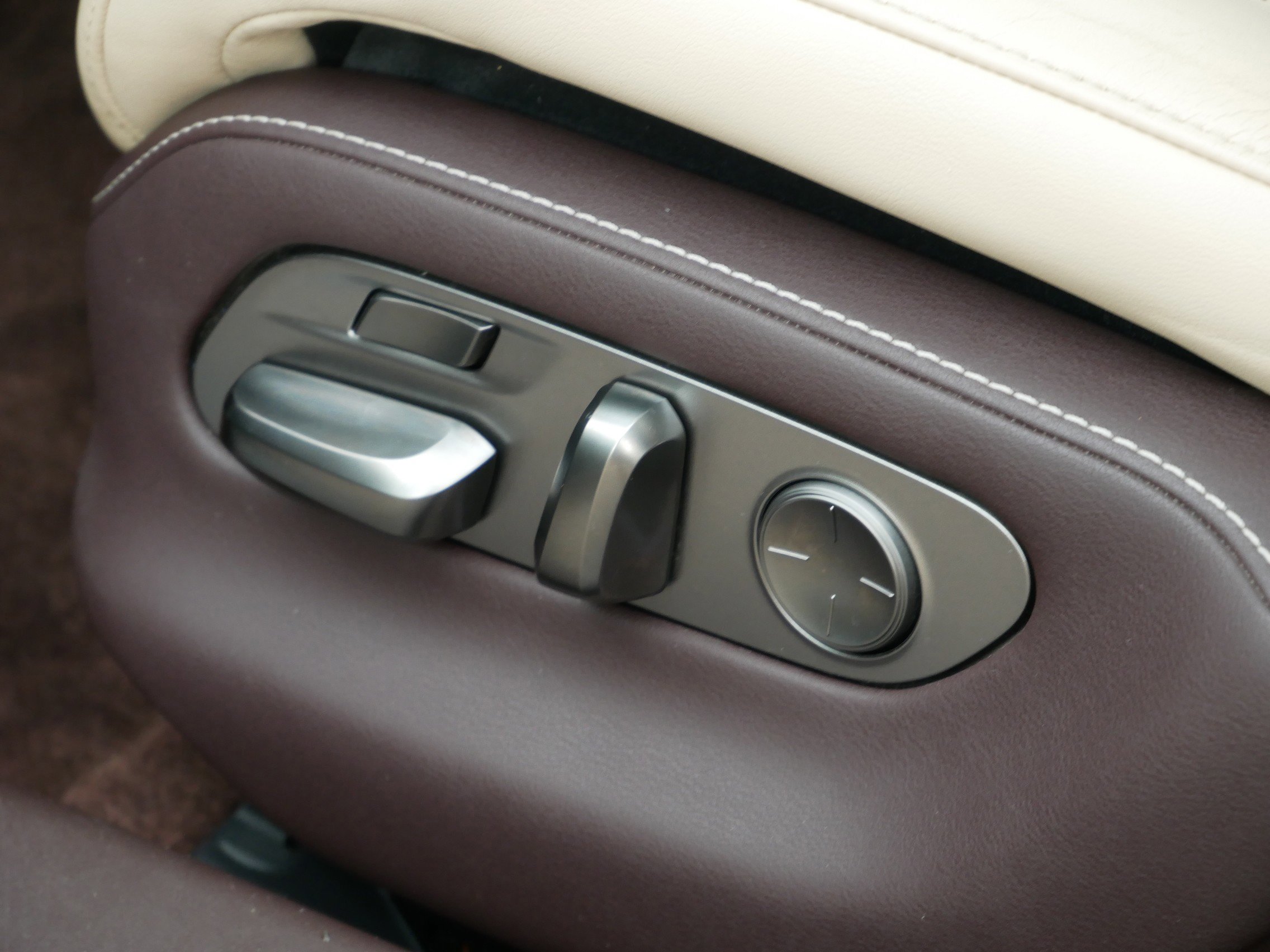 Used 2020 Lexus LS 500 AWD image 12