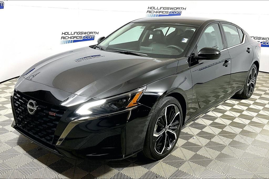 Used 2025 Nissan Altima 2.5 SR image 1