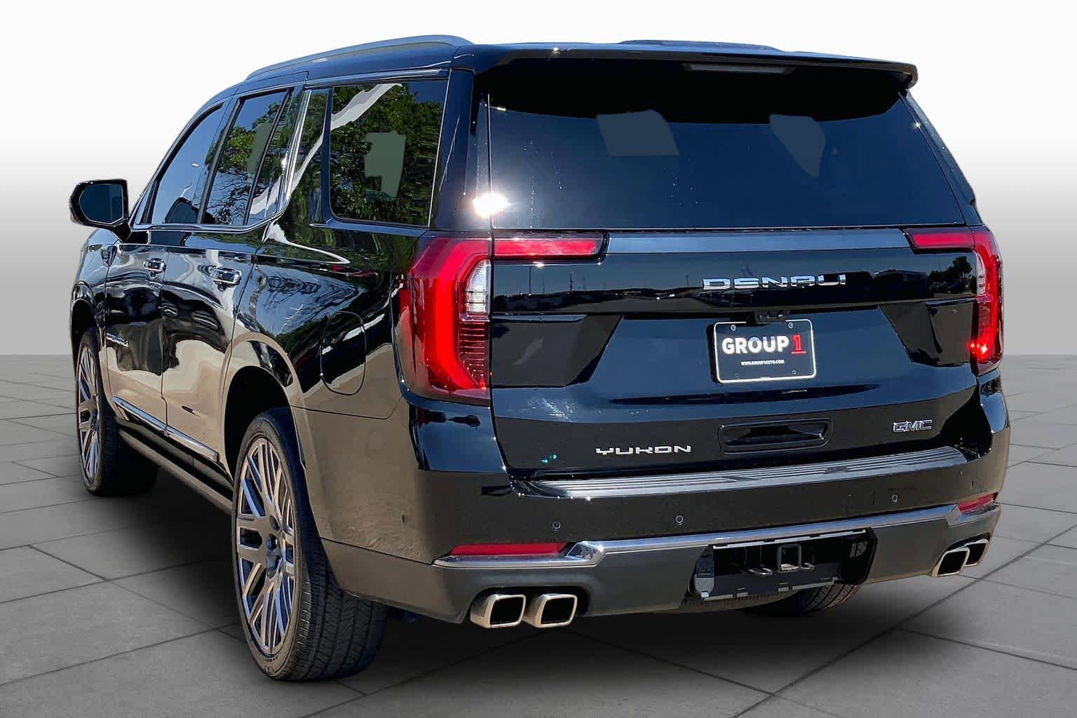 Used 2025 GMC Yukon Denali Ultimate AWD/4WD image 12