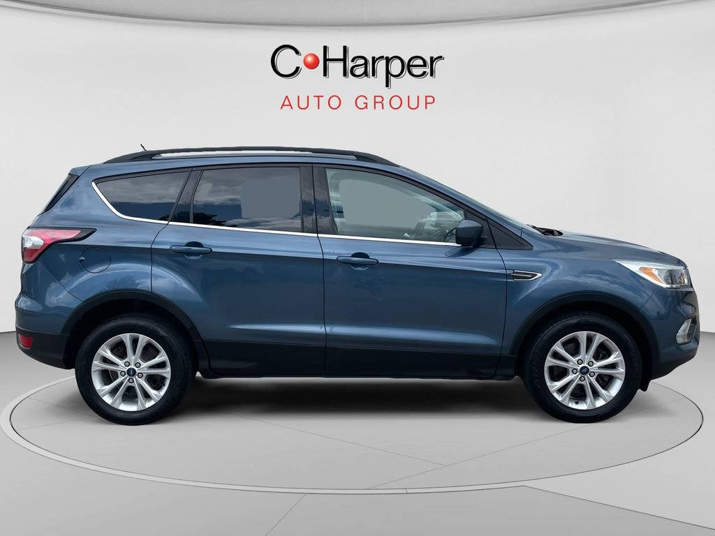 Certified 2018 Ford Escape SE w/ SE Sync 3 Package AWD/4WD image 2