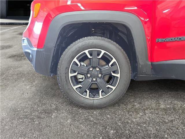 Used 2023 Jeep Renegade Latitude AWD/4WD image 14