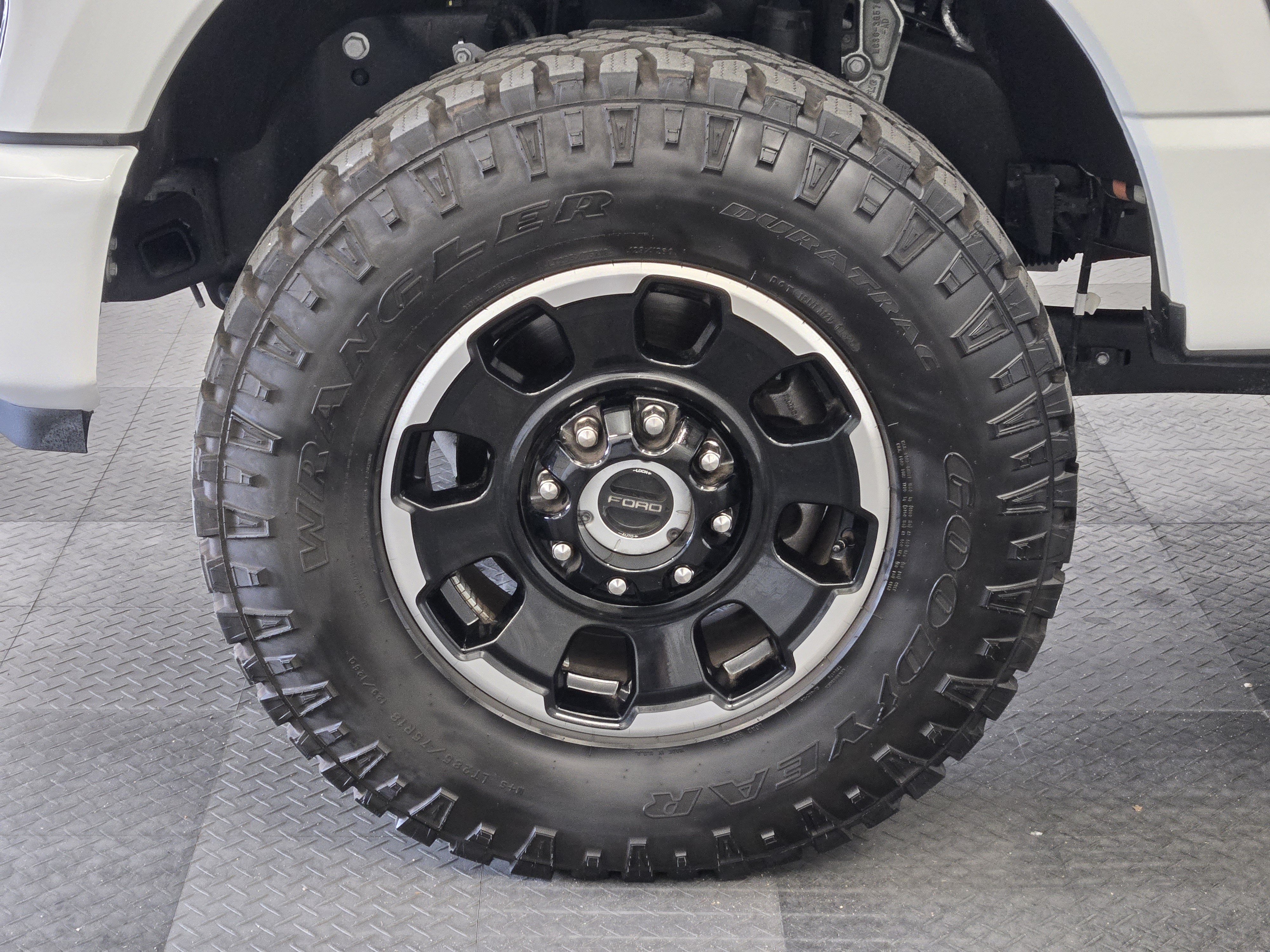 Certified 2025 Ford F250 Platinum w/ Tremor Off-Road Package AWD/4WD image 10