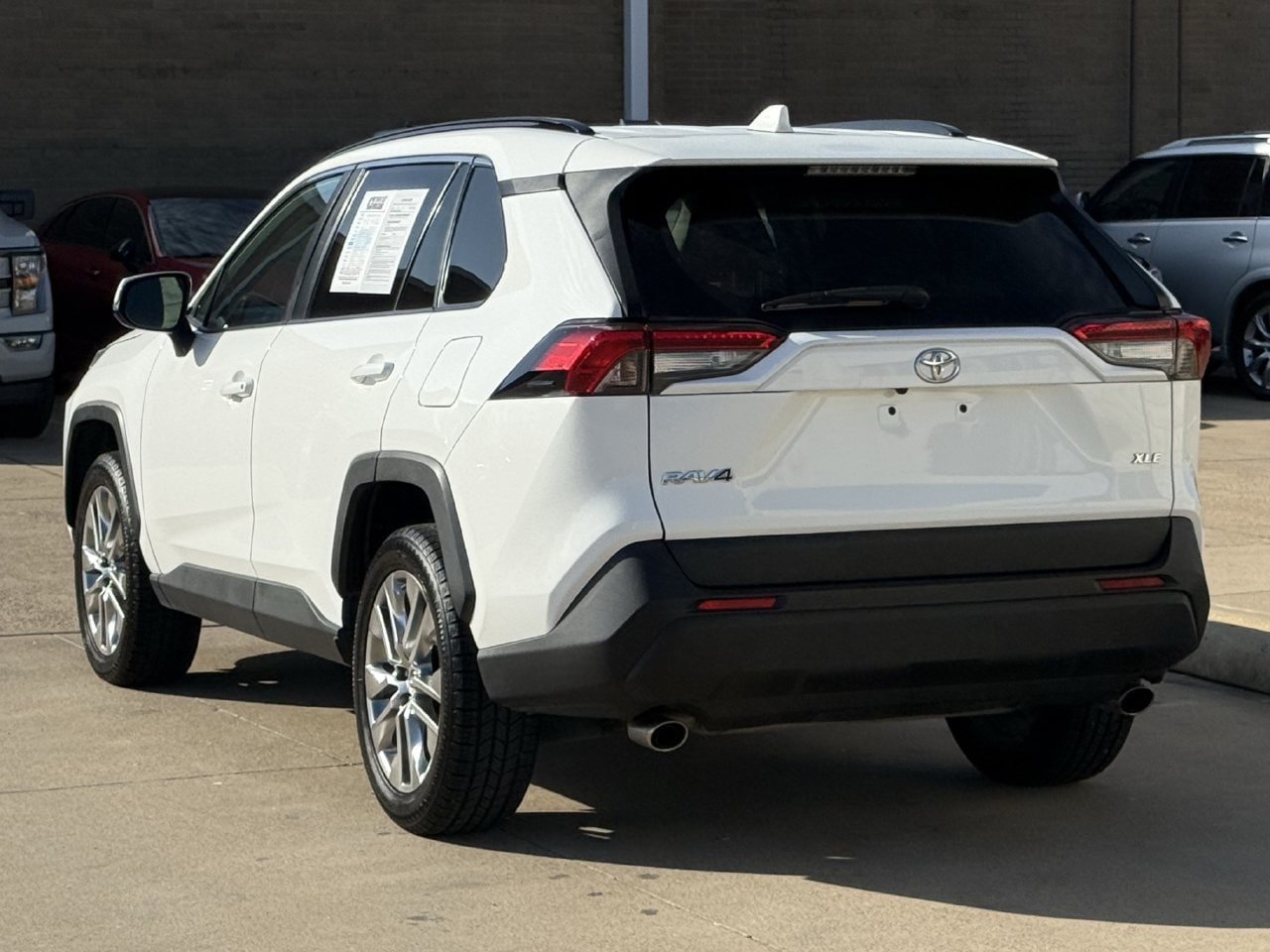Used 2020 Toyota RAV4 XLE Premium FWD image 5