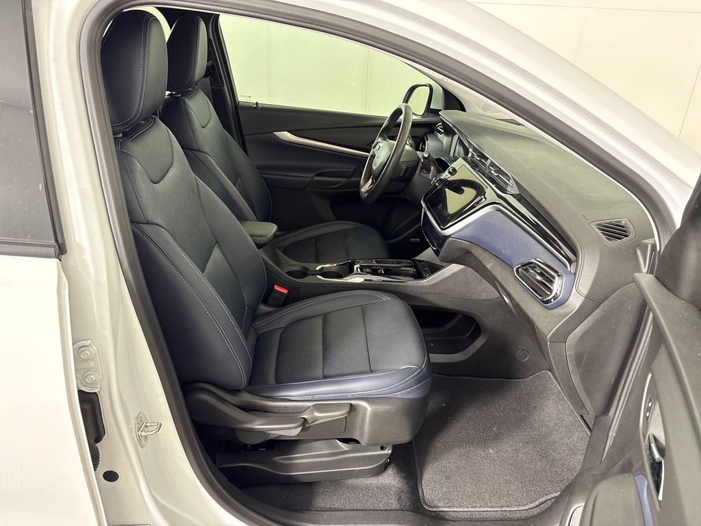 Used 2023 Chevrolet Bolt EUV Premier w/ Sun & Sound Package FWD image 6
