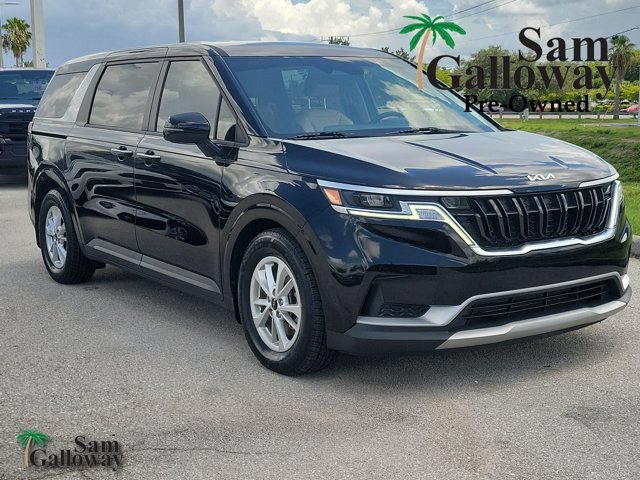 Used 2022 Kia Carnival LX FWD image 1
