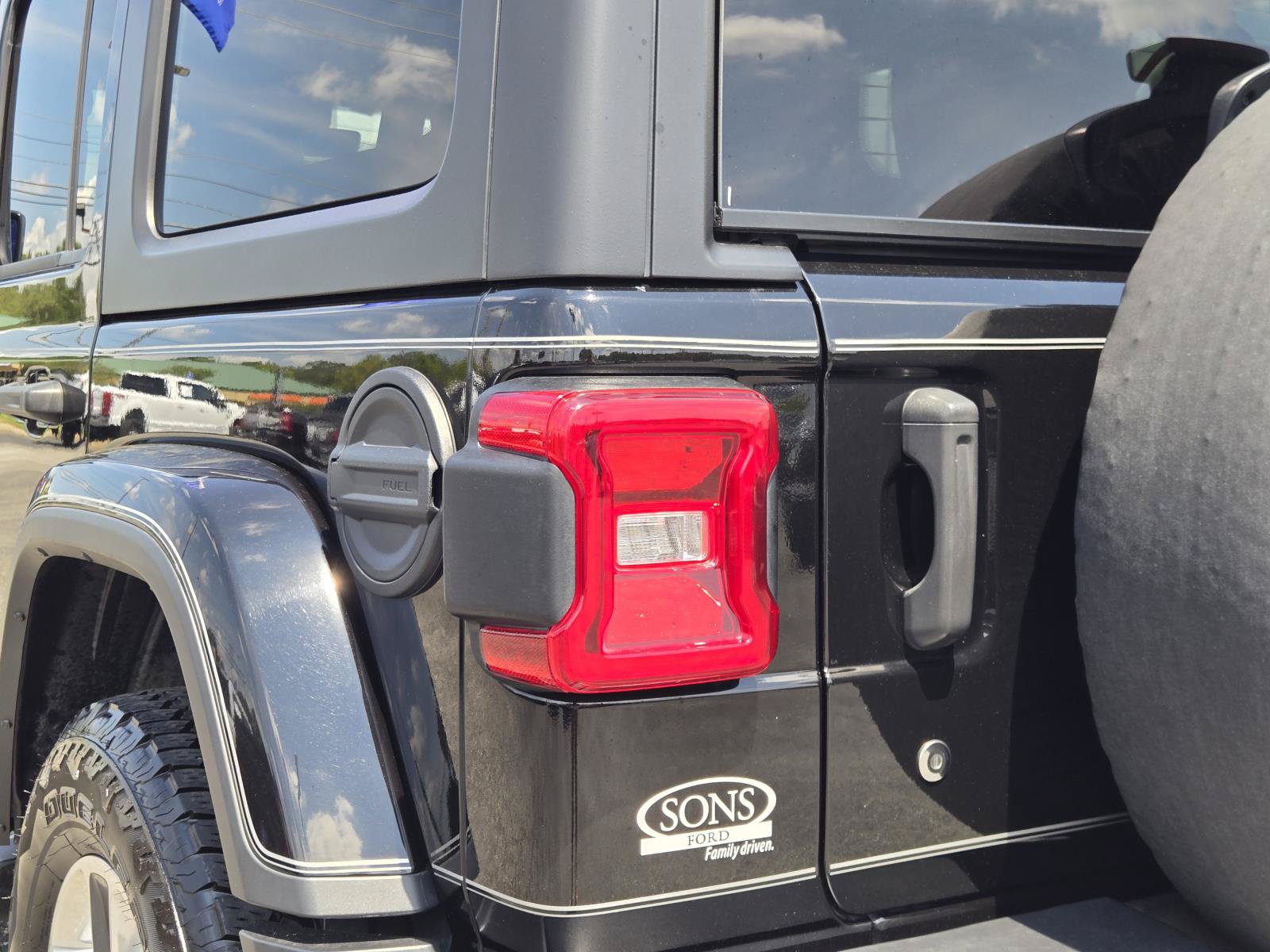 Used 2019 Jeep Wrangler Unlimited Sahara AWD/4WD image 12