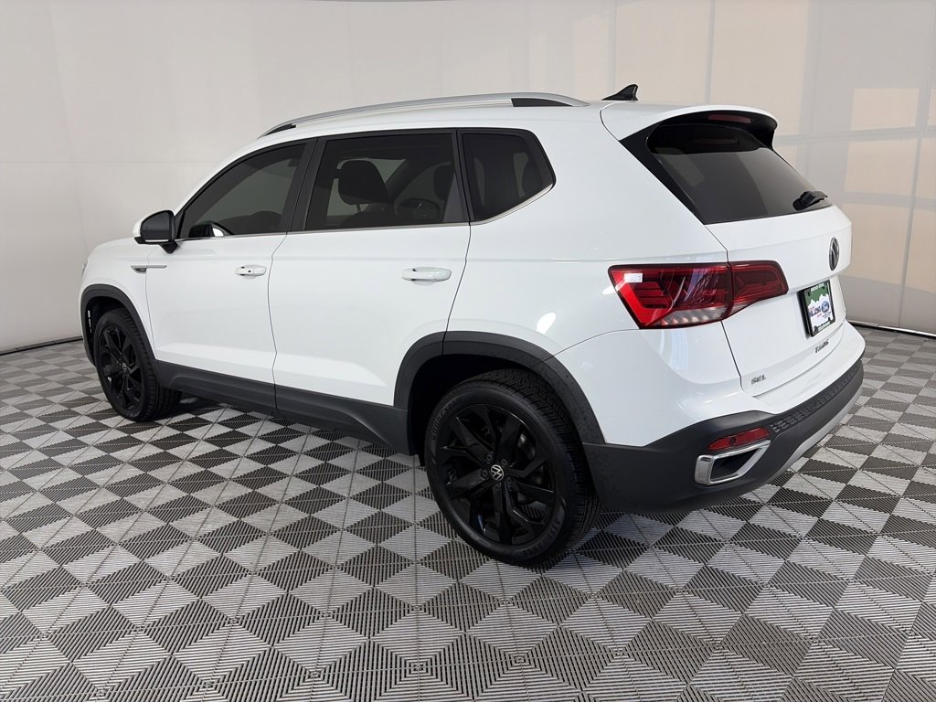 Used 2022 Volkswagen Taos SEL w/ Panoramic Sunroof Package image 5
