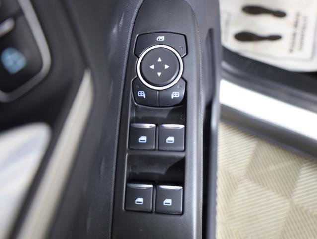 Certified 2020 Ford Escape SE image 17