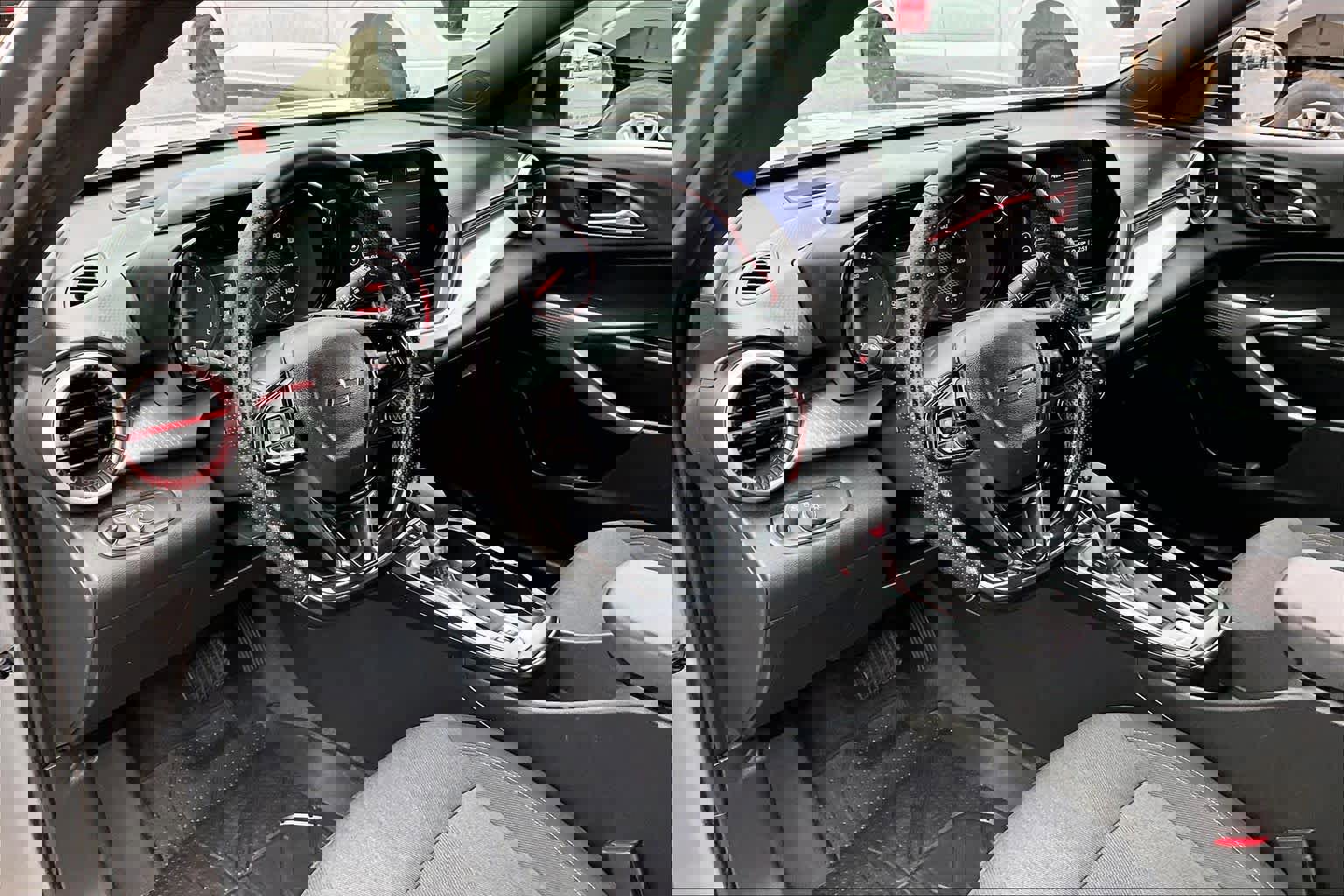 Used 2025 Chevrolet Trax RS w/ Driver Confidence Package image 17