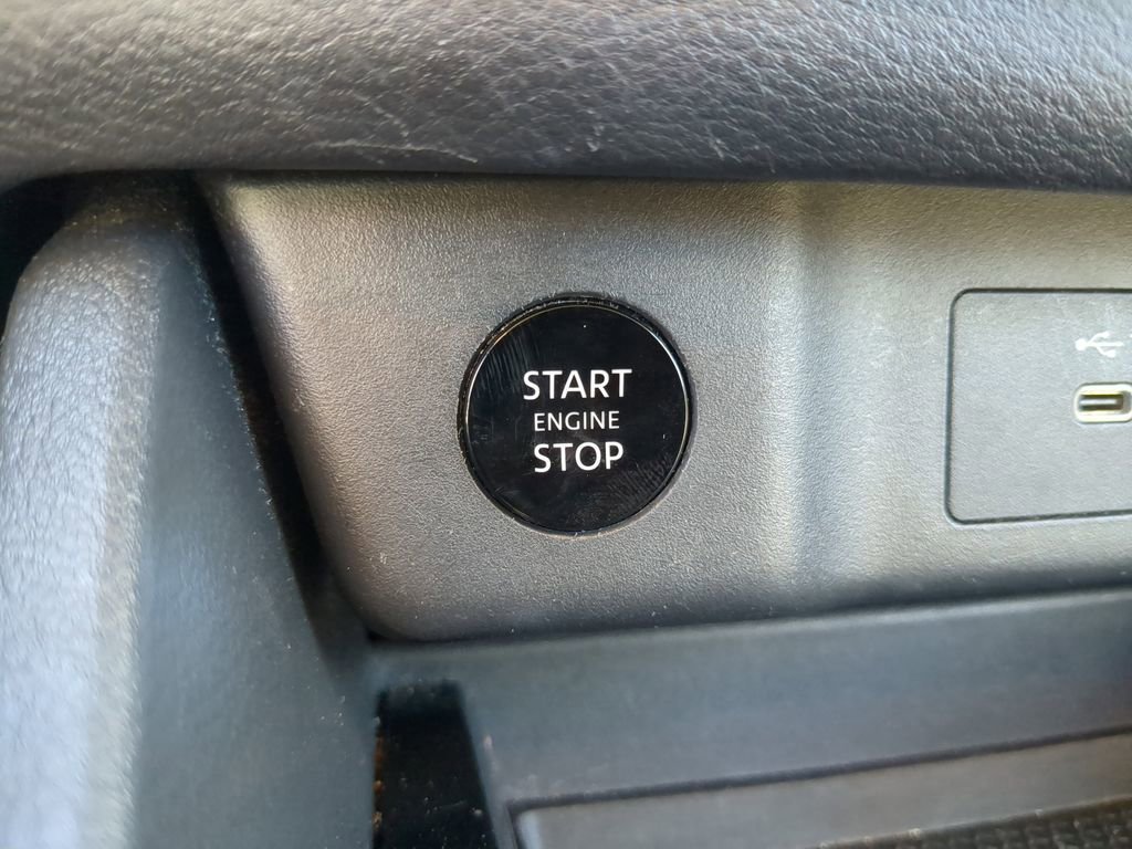 Used 2024 Nissan Rogue SV AWD/4WD image 32