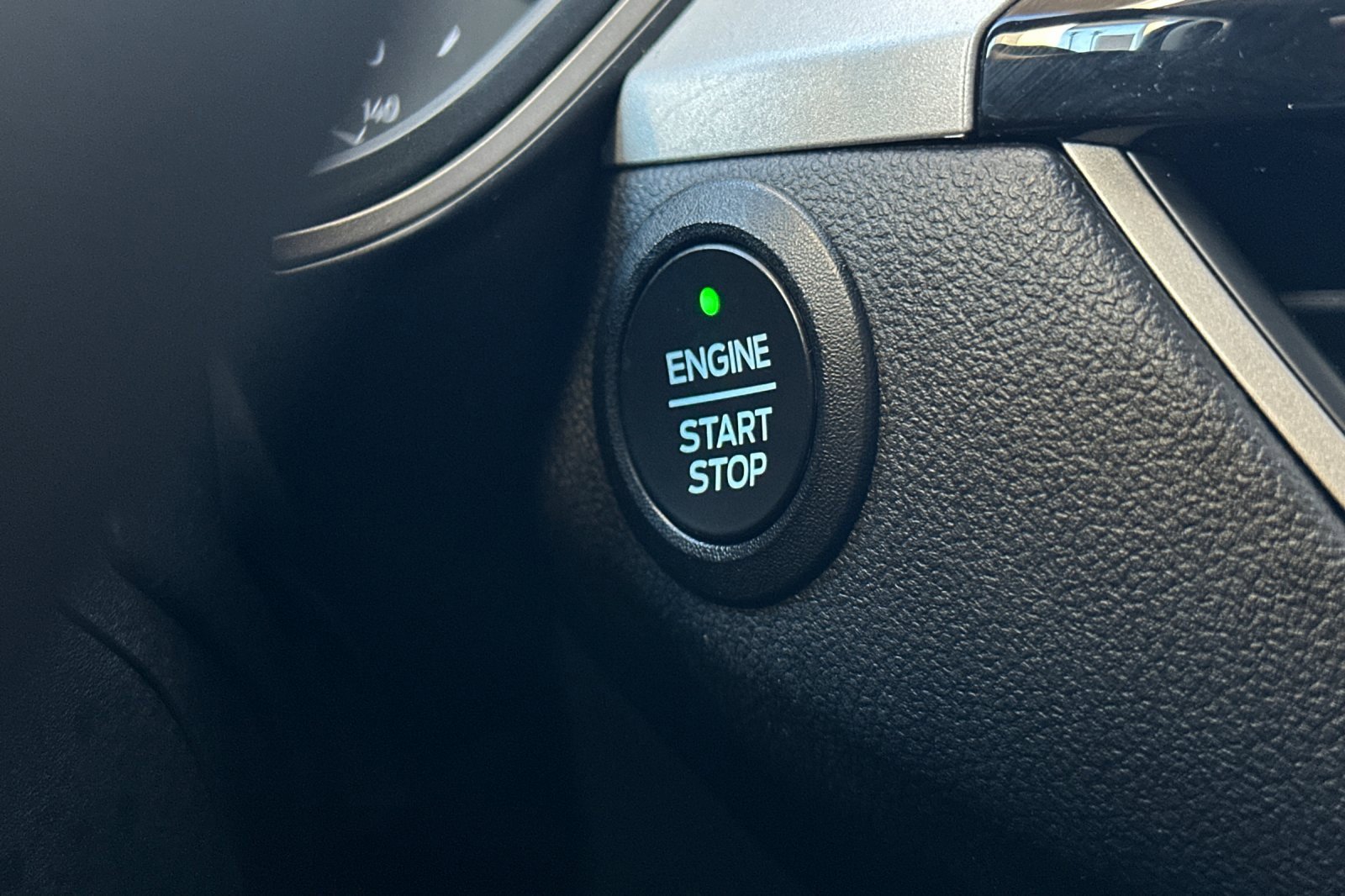 Certified 2022 Ford Escape SE w/ SE Sport Appearance Package image 21