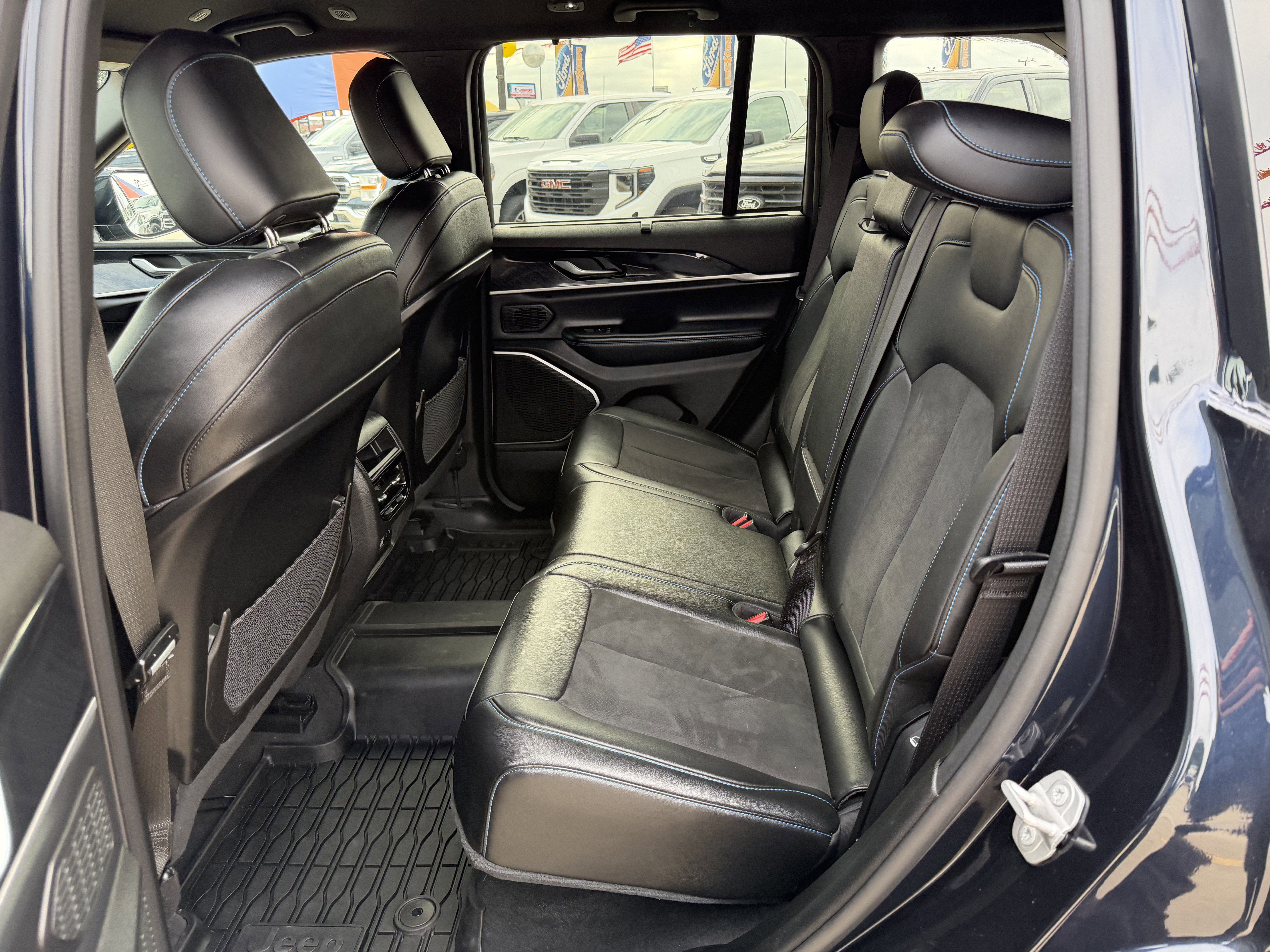 Used 2022 Jeep Grand Cherokee Trailhawk w/ Luxury Tech Group III AWD/4WD image 15