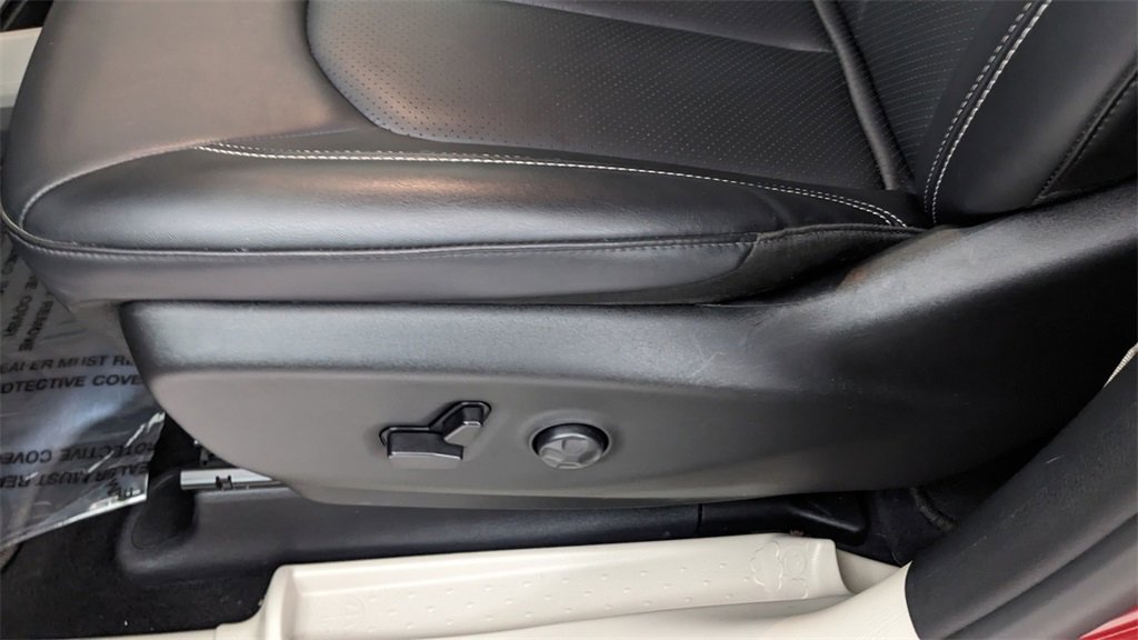 Used 2024 Chrysler Pacifica Touring-L image 29
