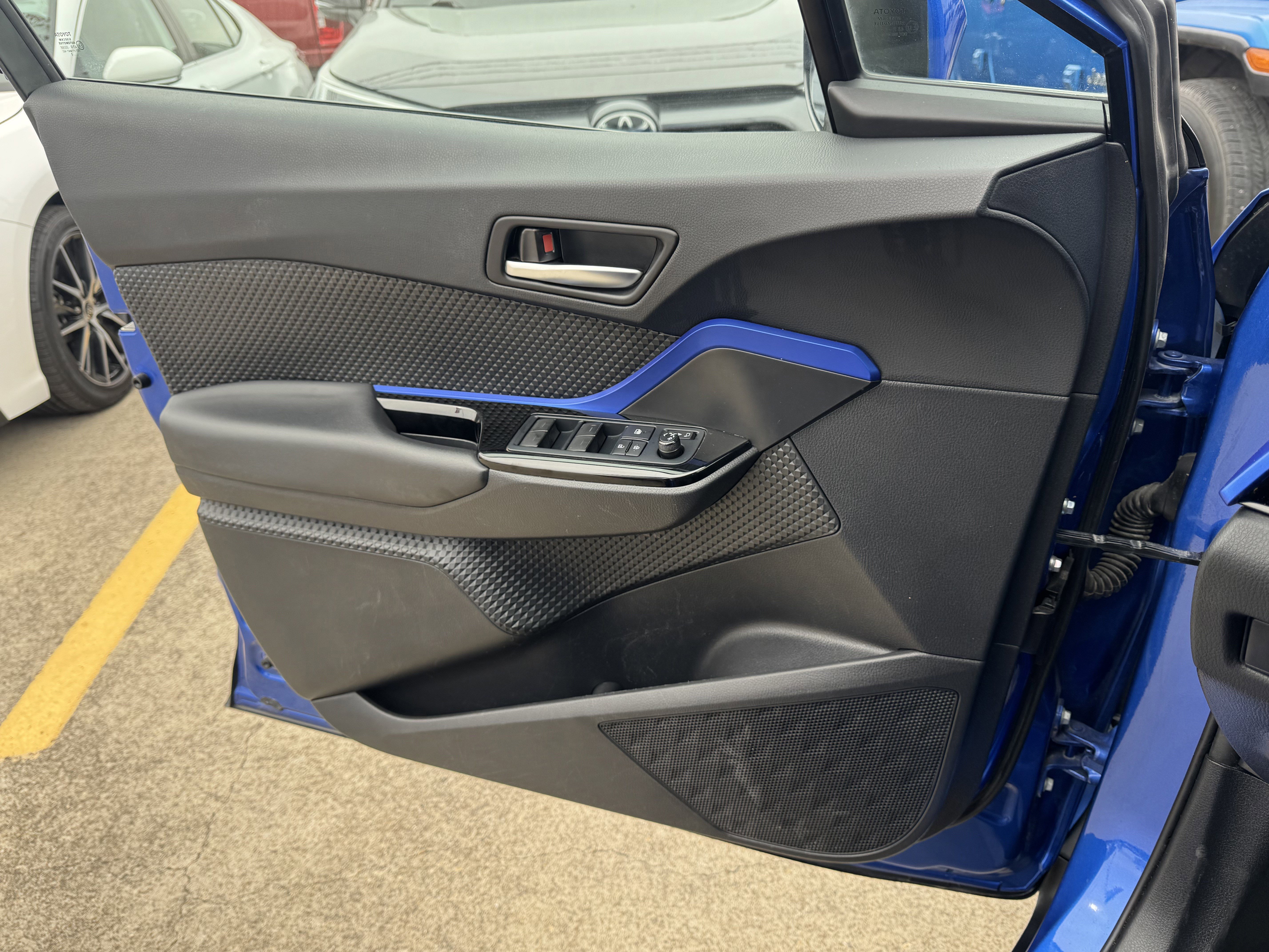 Used 2022 Toyota C-HR Limited image 23