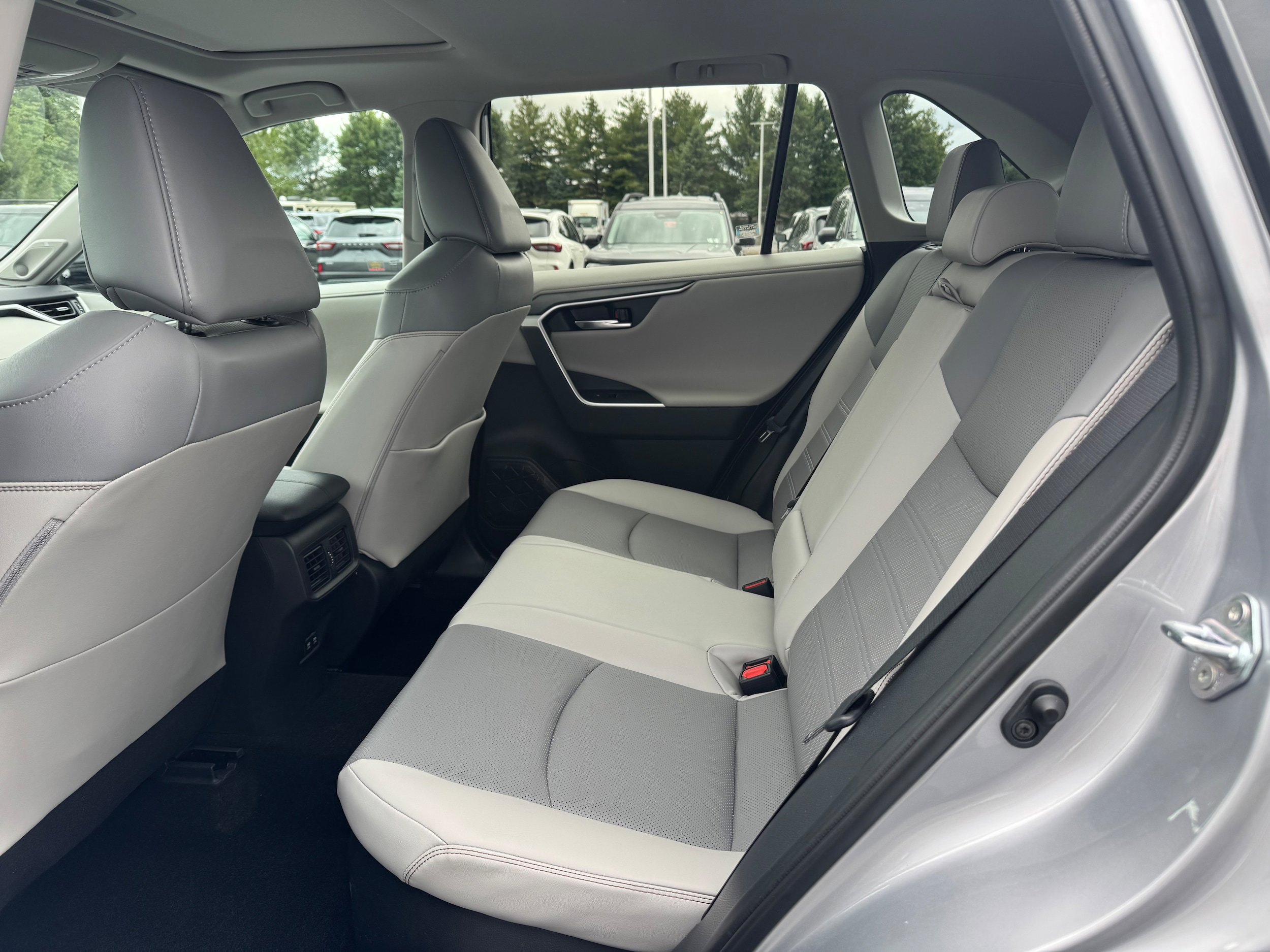 Used 2020 Toyota RAV4 Limited AWD/4WD image 10