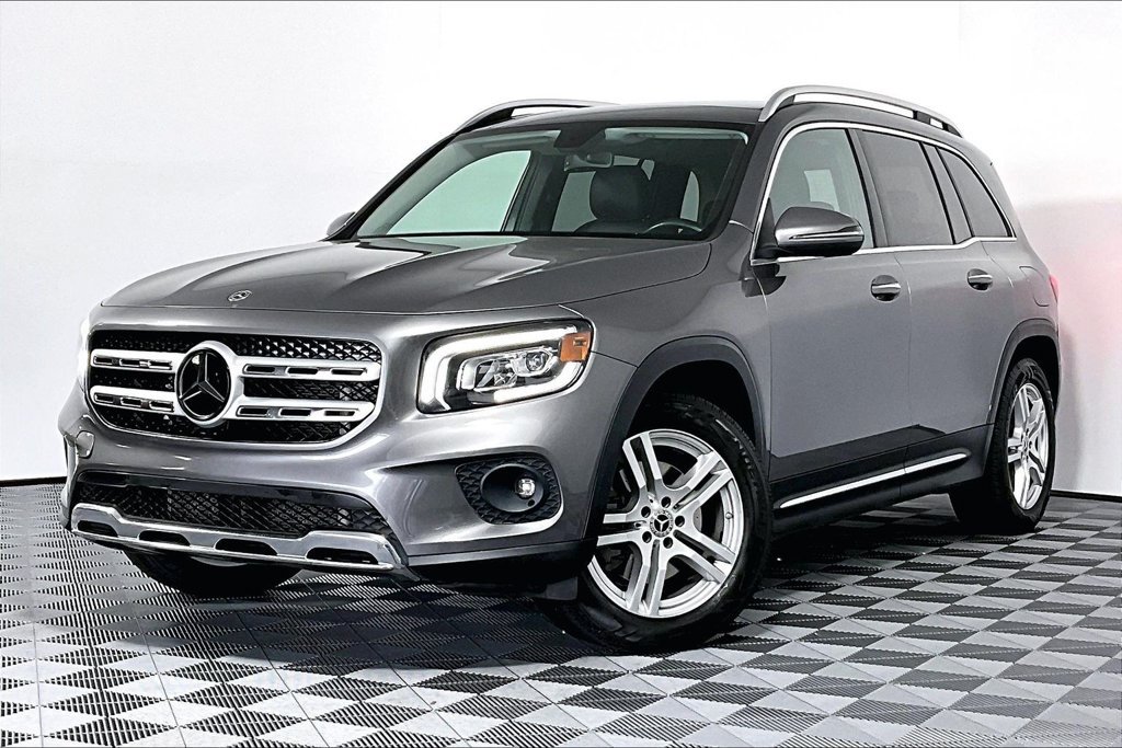 Used 2022 Mercedes-Benz GLB 250 4MATIC w/ Premium Package Lite image 2