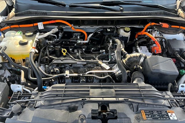 Certified 2025 Ford Escape SE w/ PHEV Premium Package FWD image 7