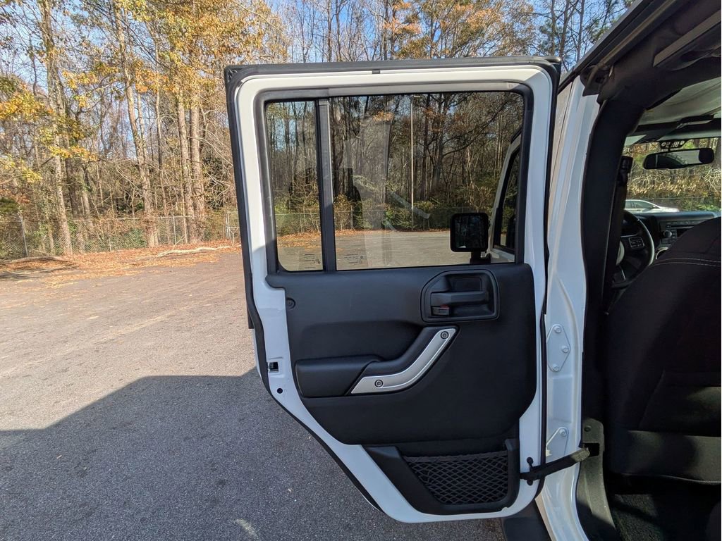 Used 2017 Jeep Wrangler Unlimited Sahara w/ Connectivity Group image 22