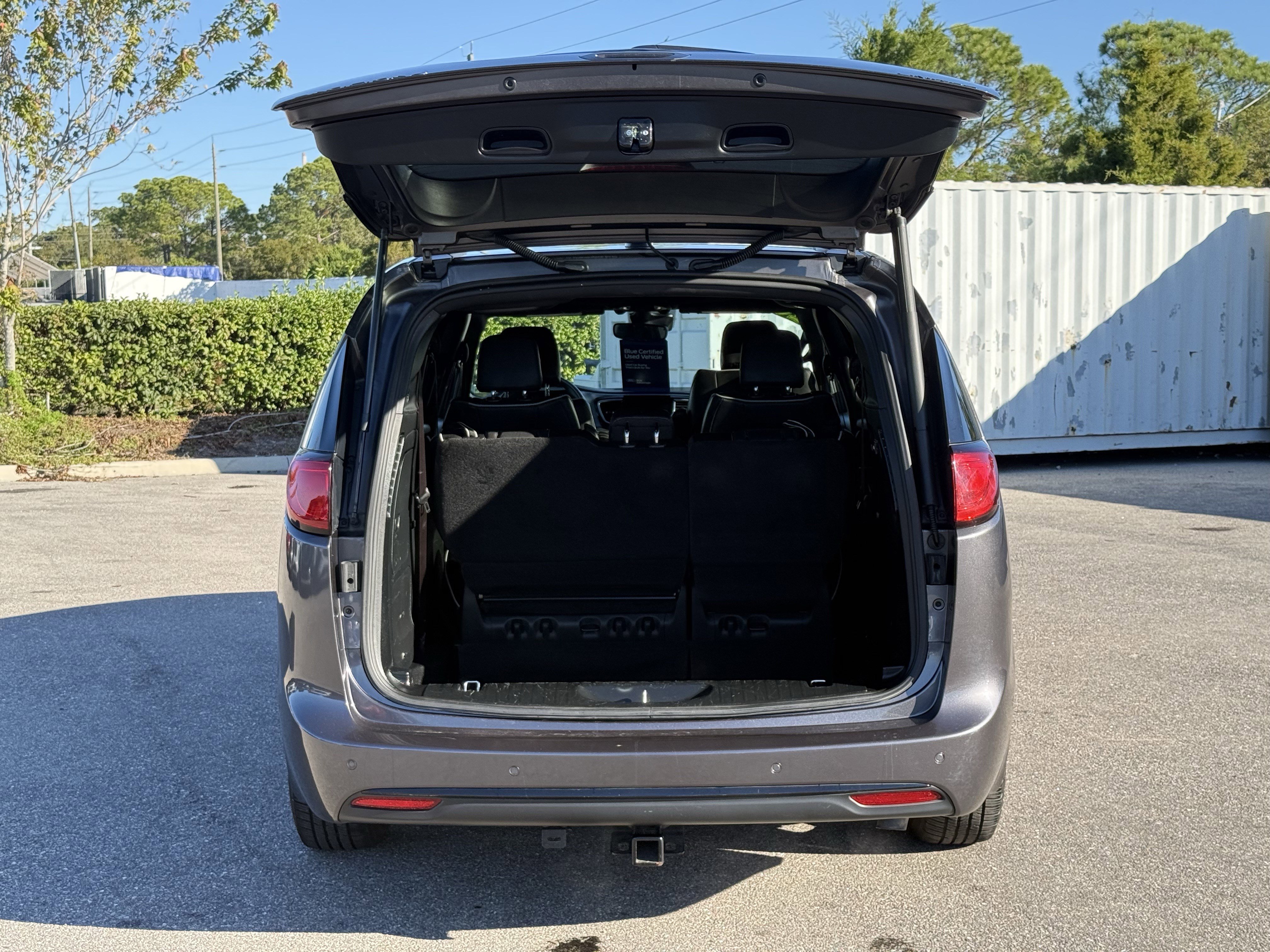 Used 2020 Chrysler Pacifica Limited w/ Advanced Safetytec Group image 13