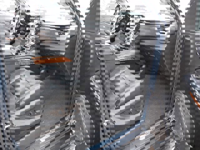 Used 2020 Chevrolet Suburban Premier image 19