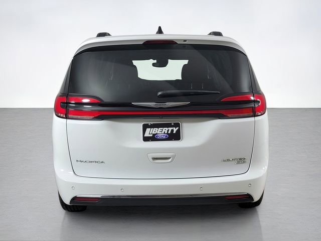 Used 2023 Chrysler Pacifica Limited AWD/4WD image 4