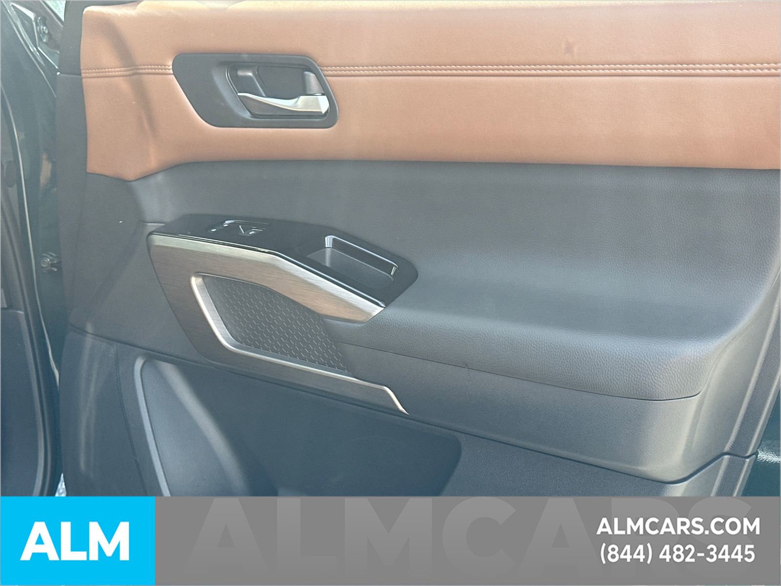 Used 2025 Nissan Pathfinder Platinum FWD image 35