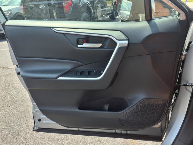 Used 2025 Toyota RAV4 XLE AWD/4WD image 15