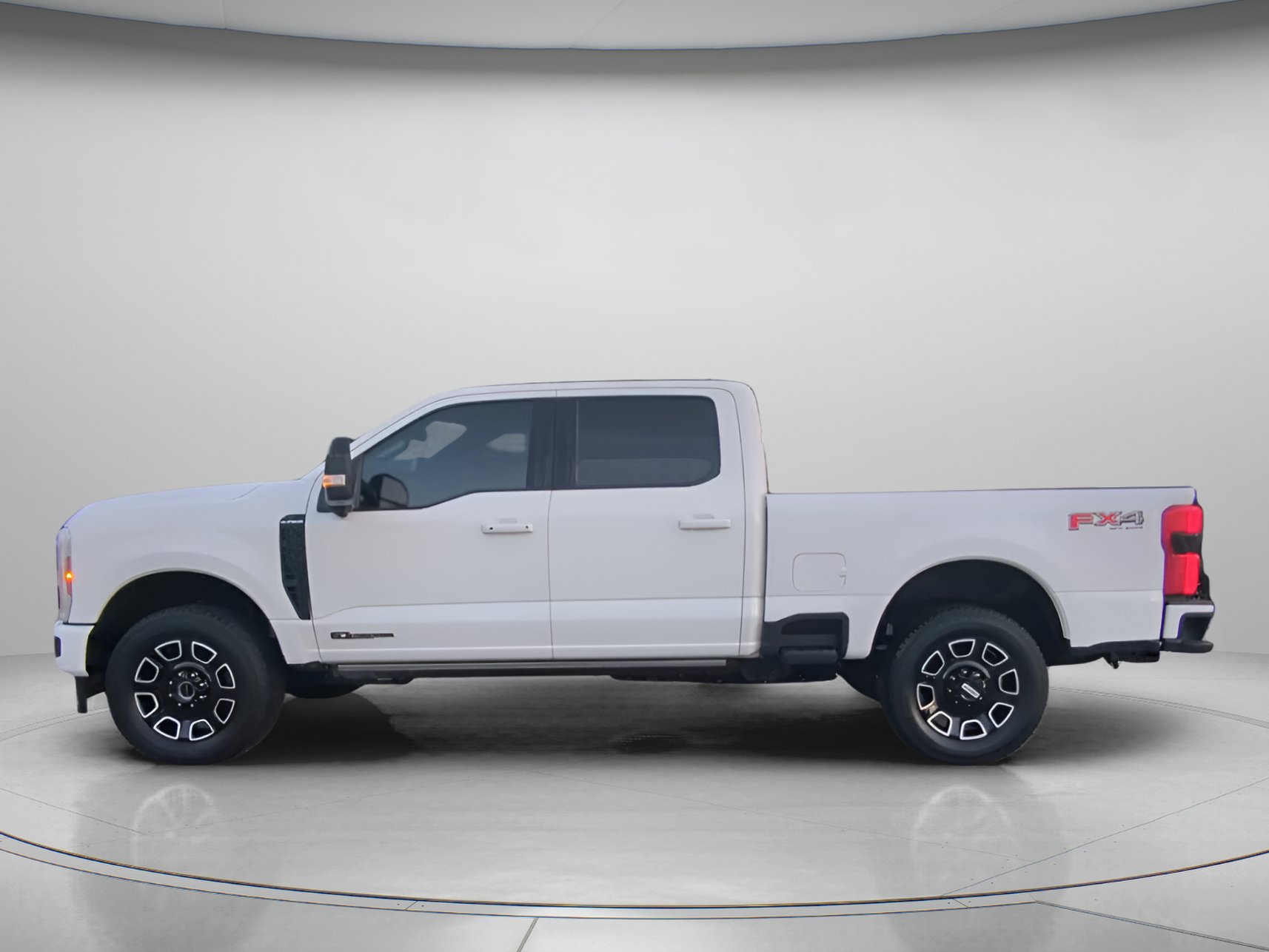 Certified 2025 Ford F250 Platinum w/ FX4 Off-Road Package AWD/4WD image 14