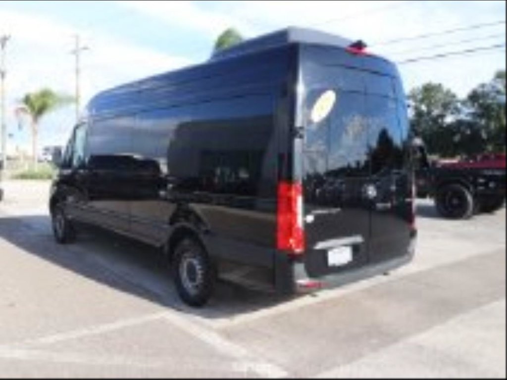 Used 2025 Mercedes-Benz Sprinter 2500 image 8