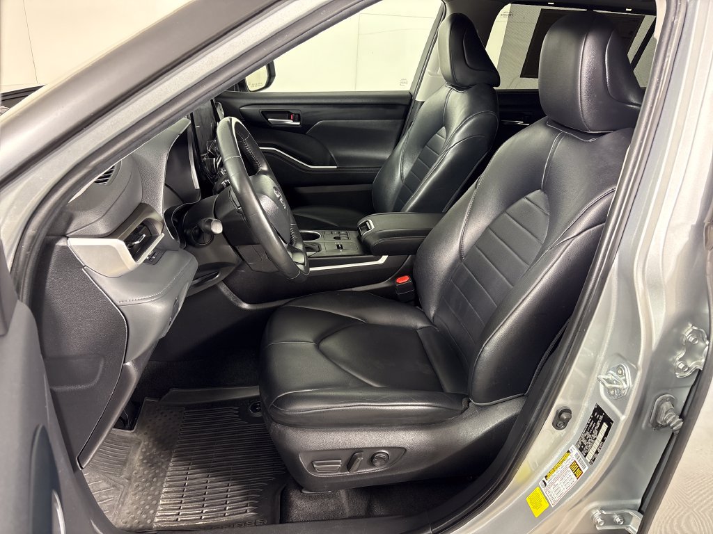 Used 2023 Toyota Highlander XLE FWD image 26