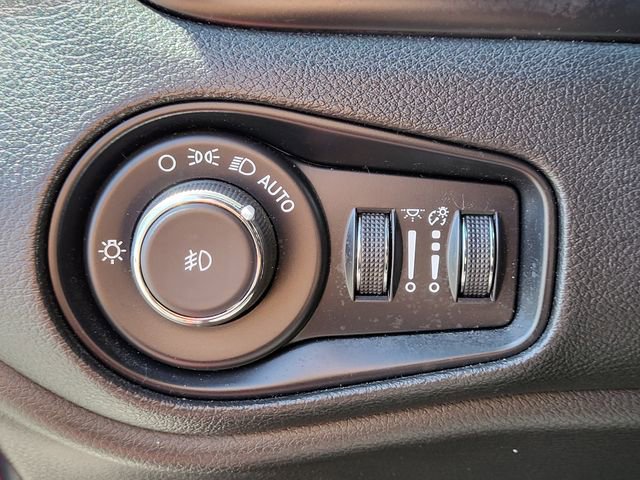 Used 2022 Jeep Renegade Altitude w/ Convenience Group AWD/4WD image 15