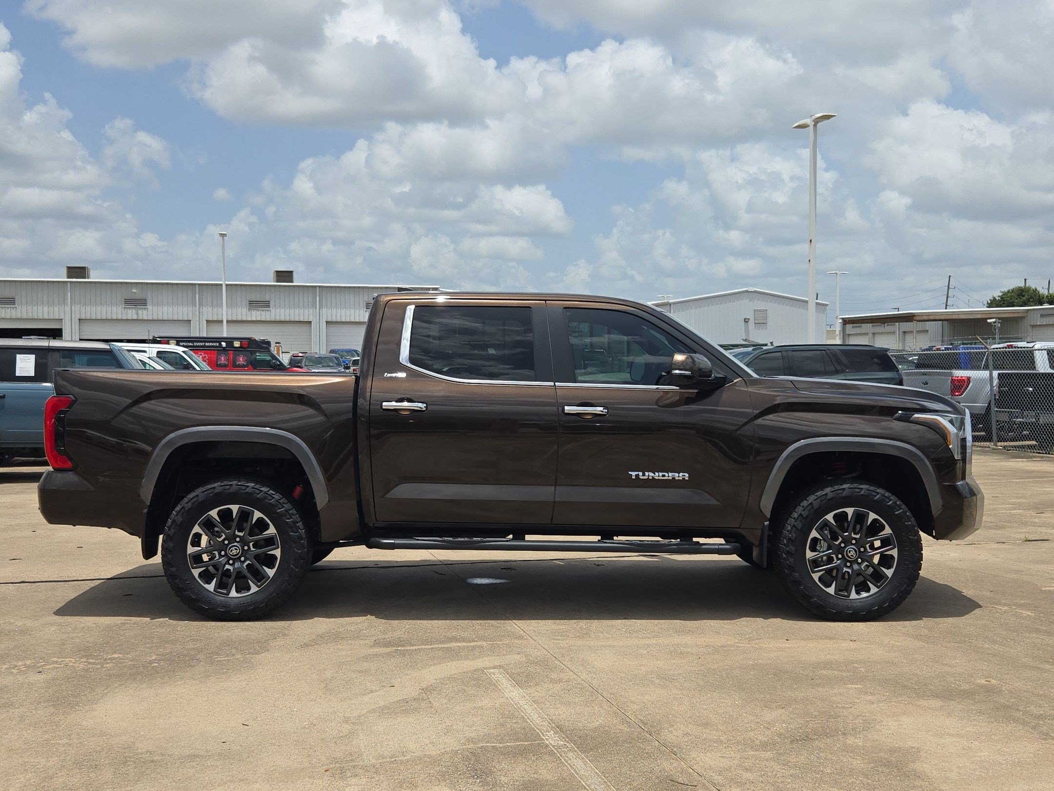 Used 2025 Toyota Tundra Limited w/ Power Package AWD/4WD image 2