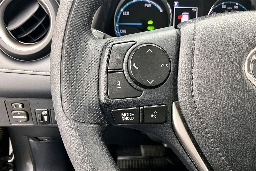 Used 2018 Toyota RAV4 LE image 18